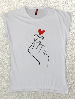 Жіноча футболка БАТАЛ РУКА СЕРДЕЧКО білий 211776 розпродаж (2XL) 211776 фото