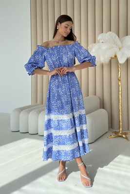 Жіноча довга сукня зі зниженими плечима на резинці N.K. блакитна з білим принтом 3526-c01 (S) 3526-c01 фото