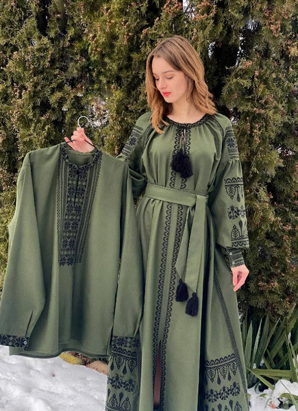 Жіноча вишита сукня A.L. Височінь хакі 650069 60) 650069 фото